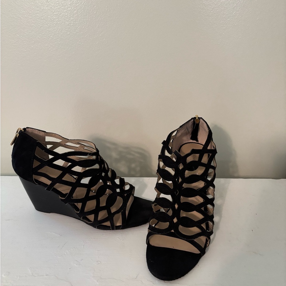 Adrienne Vittadini Black Wedge Sandals with Strappy Design